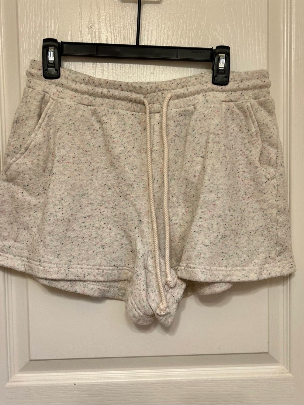 Lou & Grey Cream Speckled Athletic Lounge Shorts